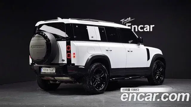 Land Rover Defender 2021 — Фото 2/20