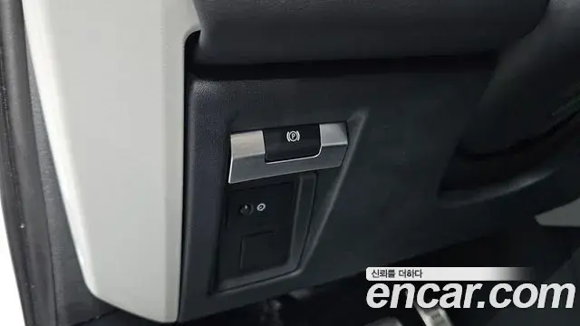 Land Rover Defender 2021 — Фото 15/20