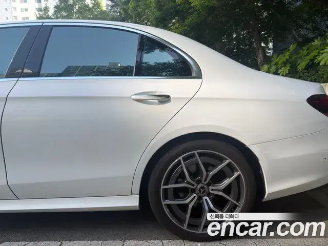 Mercedes-Benz E-Class 2022 — Фото 1/6