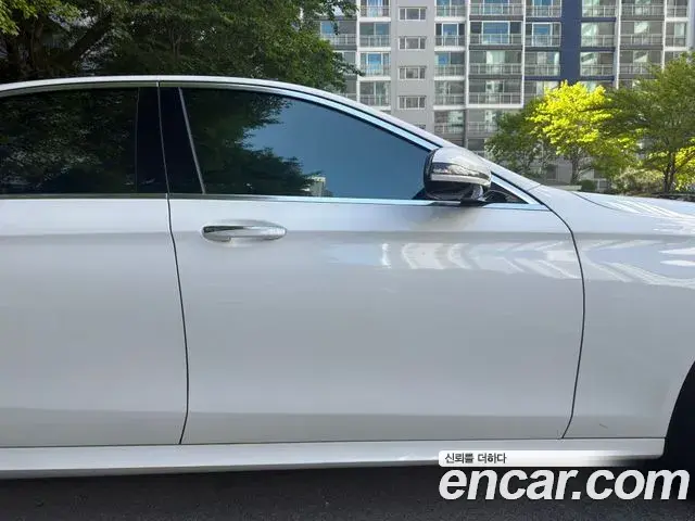Mercedes-Benz E-Class 2022 — Фото 2/6