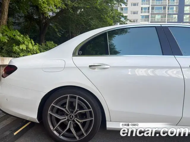 Mercedes-Benz E-Class 2022 — Фото 4/6