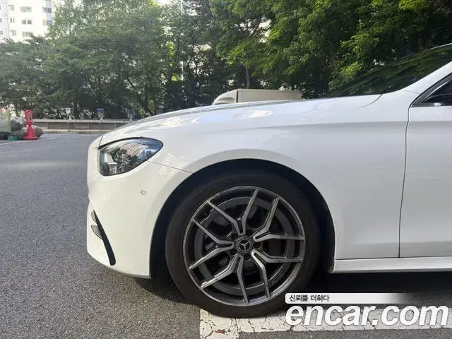 Mercedes-Benz E-Class 2022 — Фото 6/6