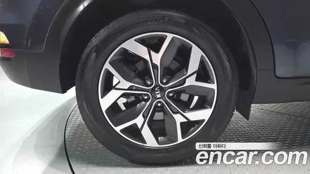 Kia Sportage The Bold 2021 — Фото 17/20
