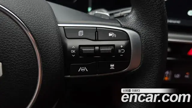 Kia K5 2023 — Şəkil 15/32