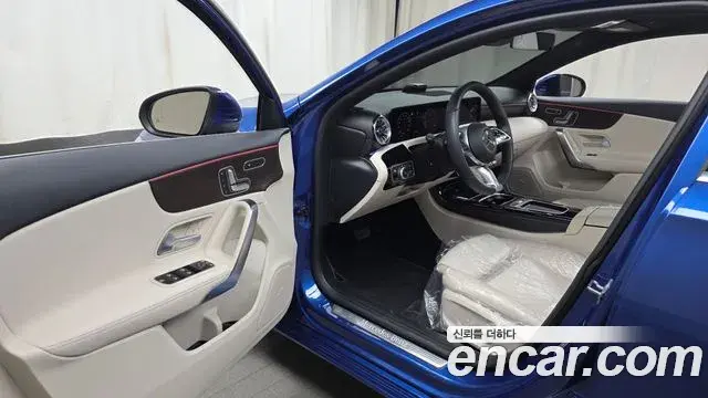 Mercedes-Benz A-Class 2024 — ფოტო 28/32