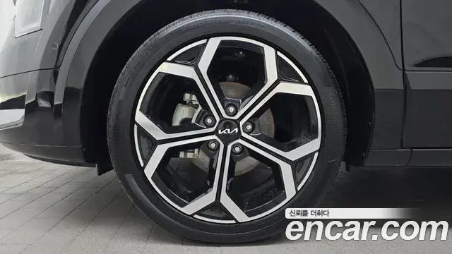 Kia Niro 2023 — Фото 5/20