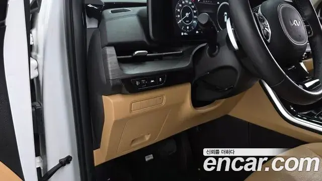 Kia Carnival 2023 — Фото 13/20
