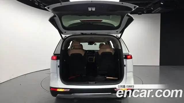 Kia Carnival 2023 — Фото 20/20
