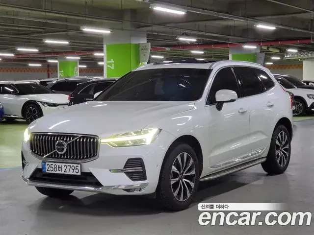 Volvo XC60 2023 — Photo 8/20