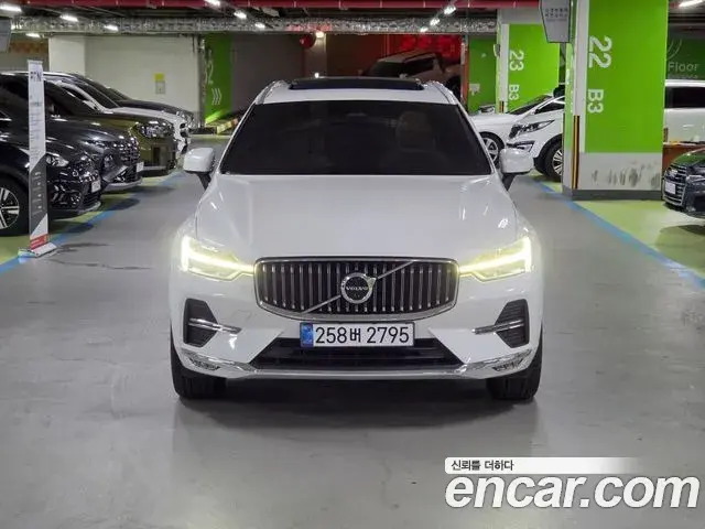 Volvo XC60 2023 — Photo 18/20