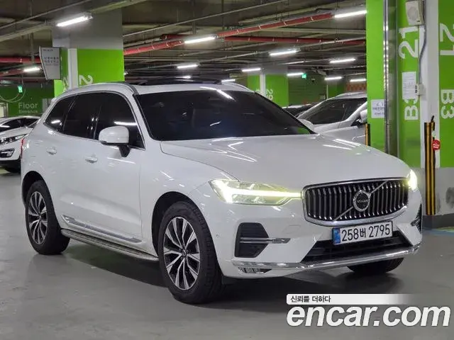Volvo XC60 2023 — Photo 7/20