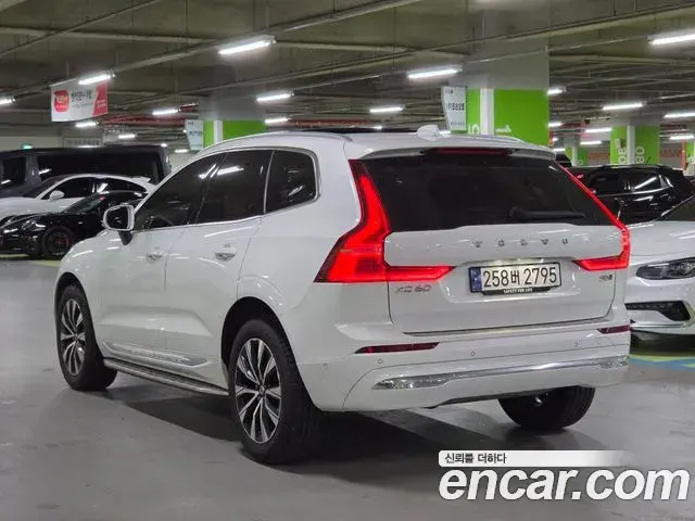Volvo XC60 2023 — Photo 1/20