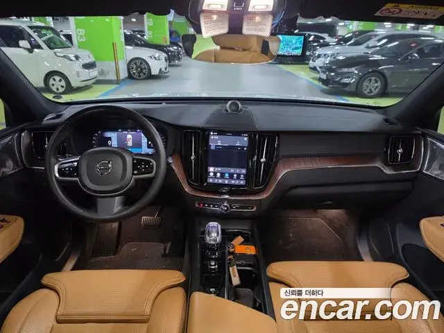 Volvo XC60 2023 — Photo 15/20