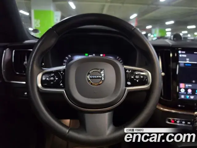 Volvo XC60 2023 — Photo 4/20