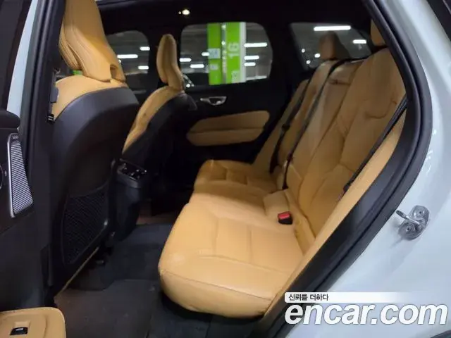 Volvo XC60 2023 — Photo 5/20