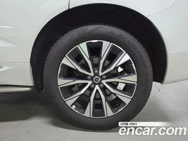 Volvo XC60 2023 — Photo 16/20