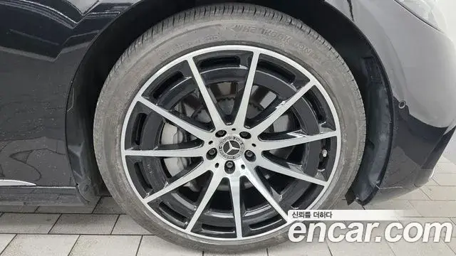 Mercedes-Benz EQS 2022 — Photo 17/33