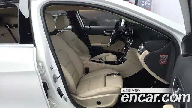 Mercedes-Benz GLA-Class 2019 — Фото 11/20