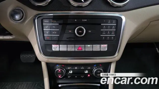 Mercedes-Benz GLA-Class 2019 — Фото 15/20