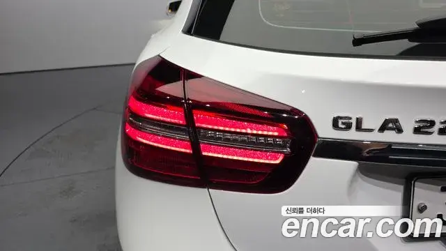 Mercedes-Benz GLA-Class 2019 — Photo 17/30