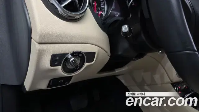 Mercedes-Benz GLA-Class 2019 — Photo 24/30