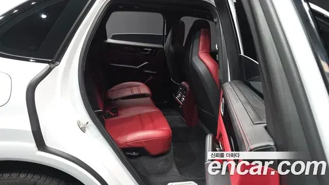 Porsche Cayenne 2023 — Фото 12/20