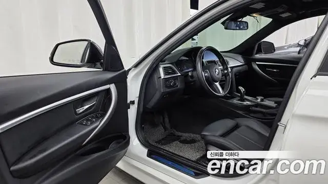 BMW 3 Series 2018 — Фото 10/20