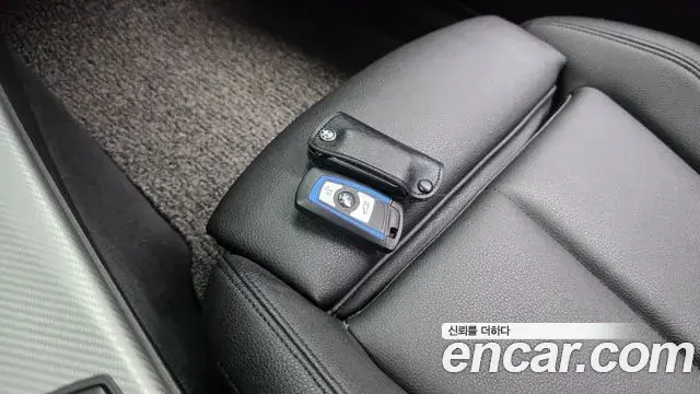 BMW 3 Series 2018 — Фото 19/20