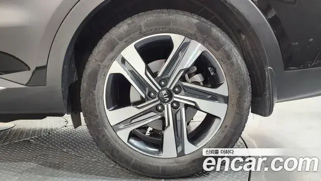 Kia Sorento 2020 — Şəkil 18/36