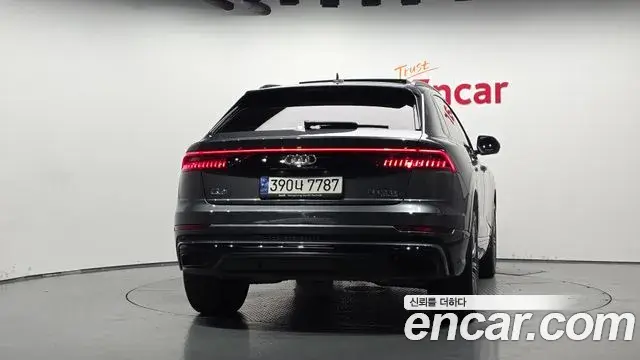 Audi Q7 2021 — Фото 4/20