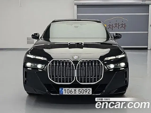 BMW 7 Series 2023 — Фото 1/20