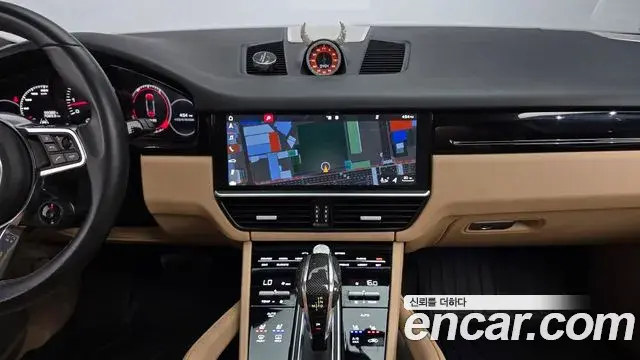 Porsche Cayenne 2019 — Фото 17/20