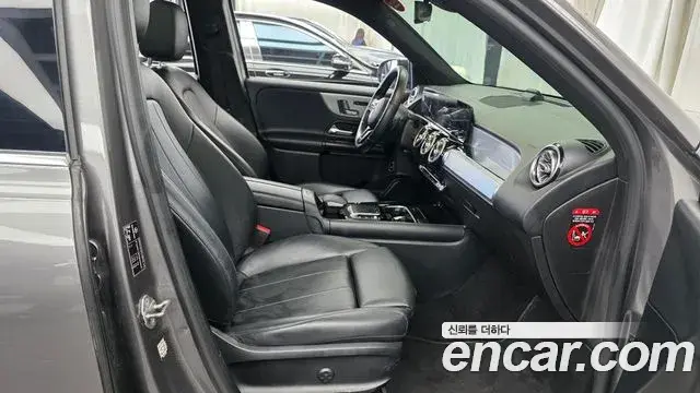 Mercedes-Benz GLB-Class 2021 — Фото 11/20