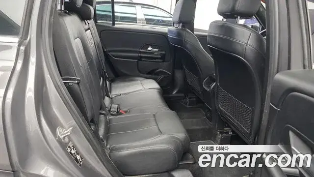 Mercedes-Benz GLB-Class 2021 — Фото 12/20