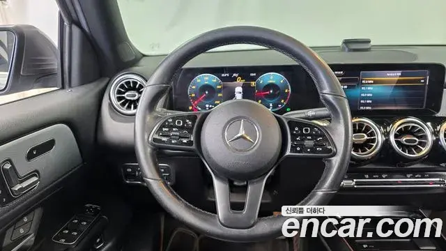 Mercedes-Benz GLB-Class 2021 — Фото 13/20