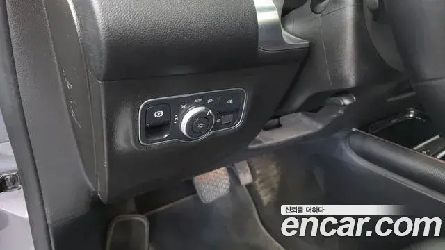 Mercedes-Benz GLB-Class 2021 — Фото 18/20