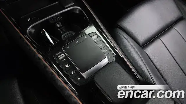 Mercedes-Benz GLB-Class 2021 — Фото 19/20