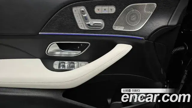 Mercedes-Benz GLE-Class 2025 — Фото 18/20