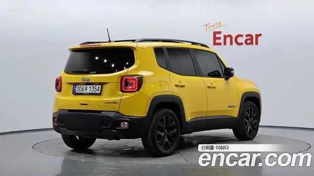 Jeep Renegade 2023 — Фото 2/20