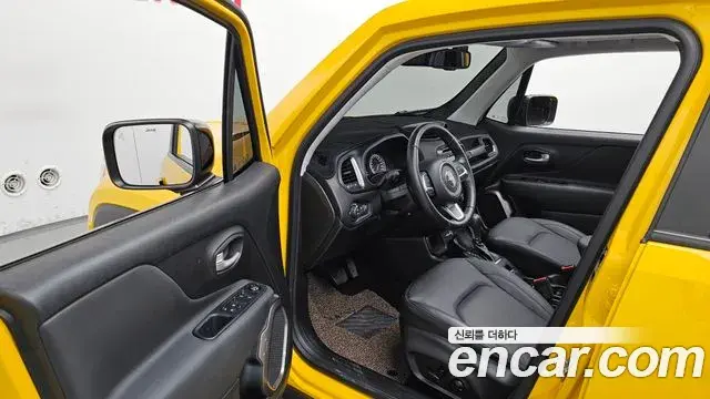 Jeep Renegade 2023 — Фото 10/20