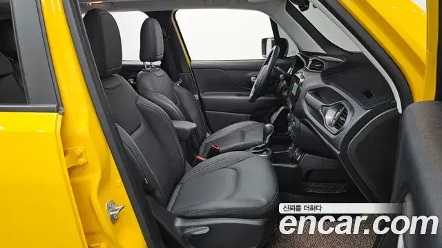 Jeep Renegade 2023 — Фото 11/20