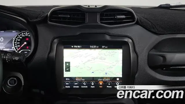Jeep Renegade 2023 — Фото 14/20