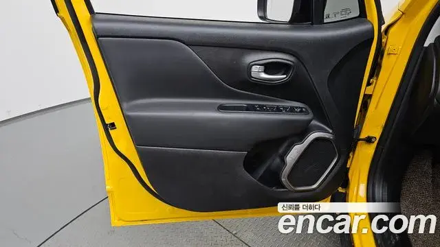 Jeep Renegade 2023 — Şəkil 21/34