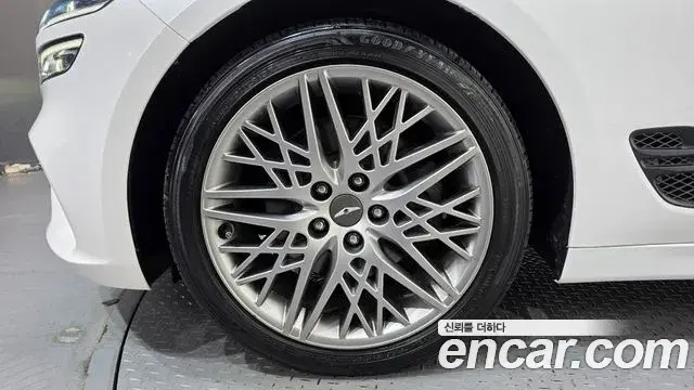 Genesis G70 2020 — Photo 19/34