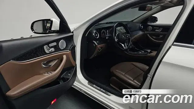 Mercedes-Benz E-Class 2019 — Фото 10/20