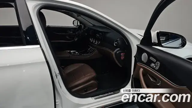 Mercedes-Benz E-Class 2019 — Фото 11/20