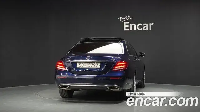 Mercedes-Benz E-Class 2019 — Фото 4/20