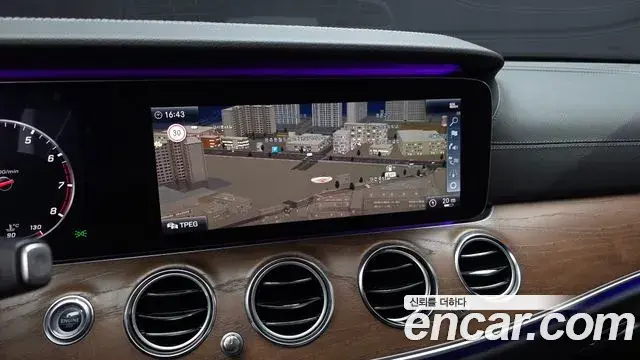 Mercedes-Benz E-Class 2019 — Фото 15/20