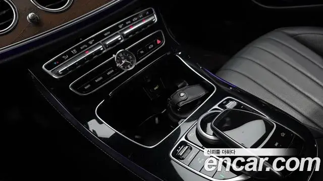 Mercedes-Benz E-Class 2019 — Фото 17/20