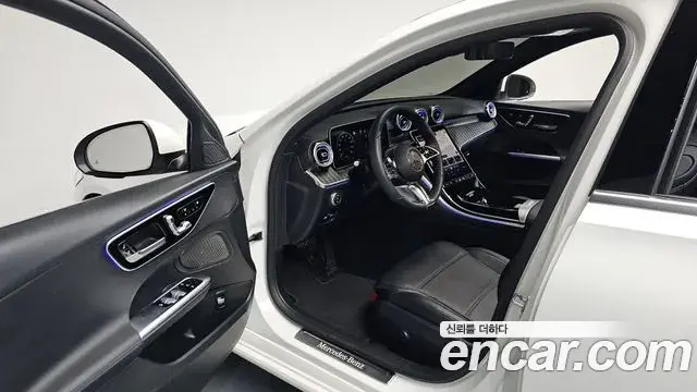 Mercedes-Benz C-Class 2025 — Фото 10/20